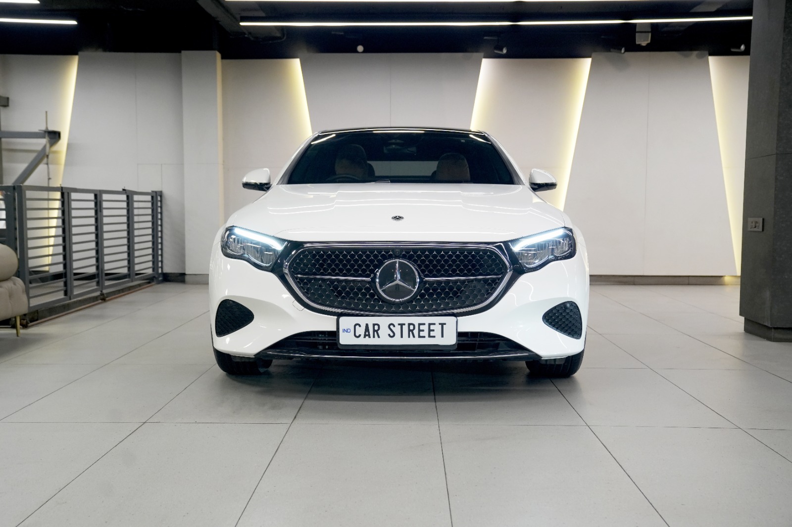 Mercedes-Benz E-Class  E200